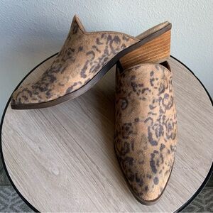 Yellow Box (Lydia) Mules Faux Fur Leopard Print - Women’s Size 8